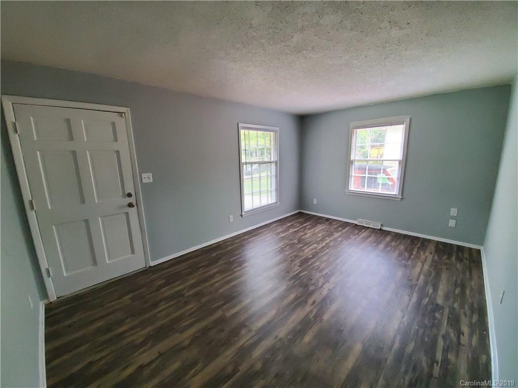5924 Eastbrook Road Charlotte, NC 28215 - Photo 2 of 18 Gallery Image 2
