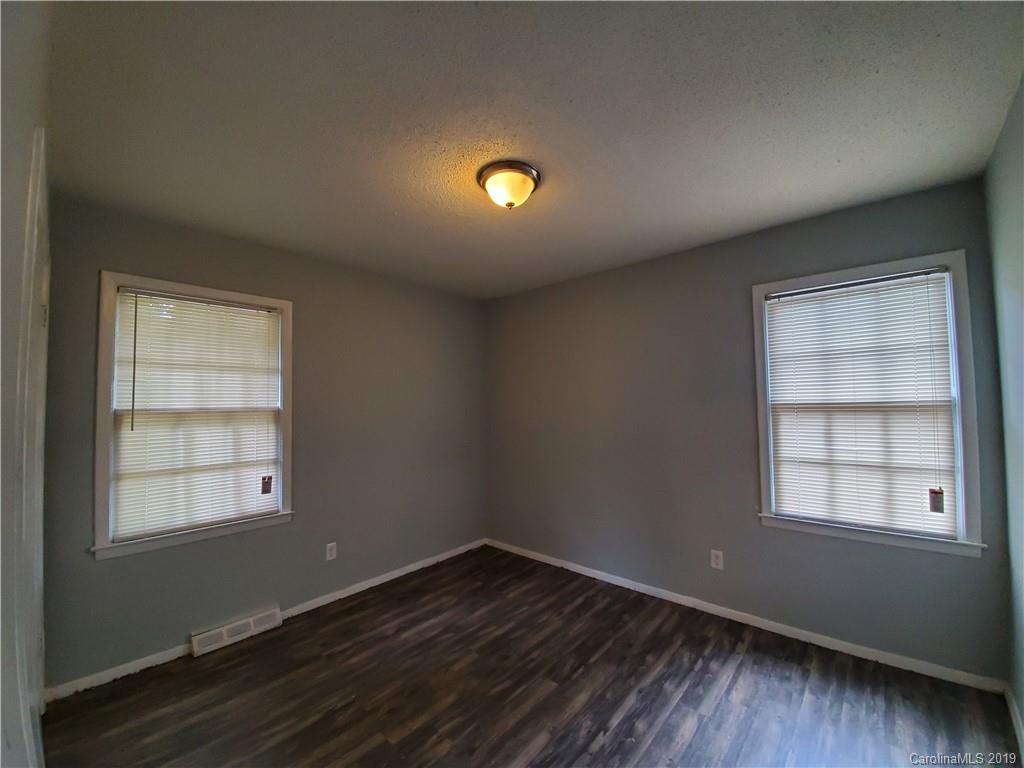 5924 Eastbrook Road Charlotte, NC 28215 - Photo 4 of 18 Gallery Image 4