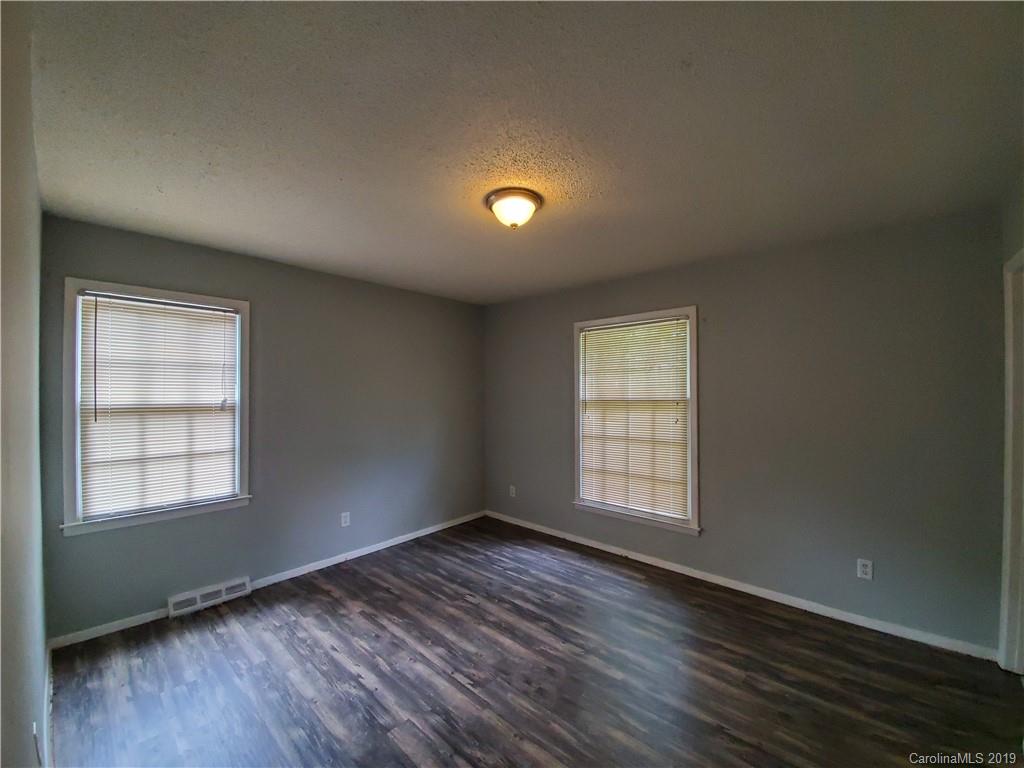 5924 Eastbrook Road Charlotte, NC 28215 - Photo 5 of 18 Gallery Image 5