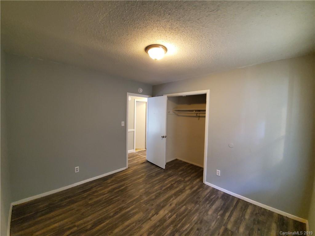 5924 Eastbrook Road Charlotte, NC 28215 - Photo 6 of 18 Gallery Image 6