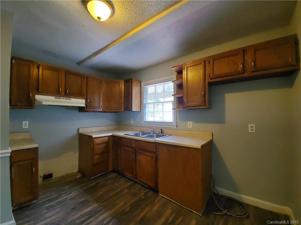5924 Eastbrook Road Charlotte, NC 28215 - Photo 8 of 18 Gallery Image 8