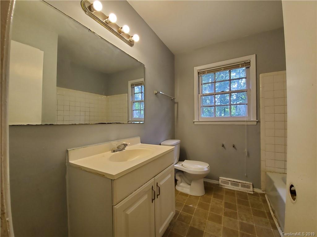 5924 Eastbrook Road Charlotte, NC 28215 - Photo 10 of 18 Gallery Image 10