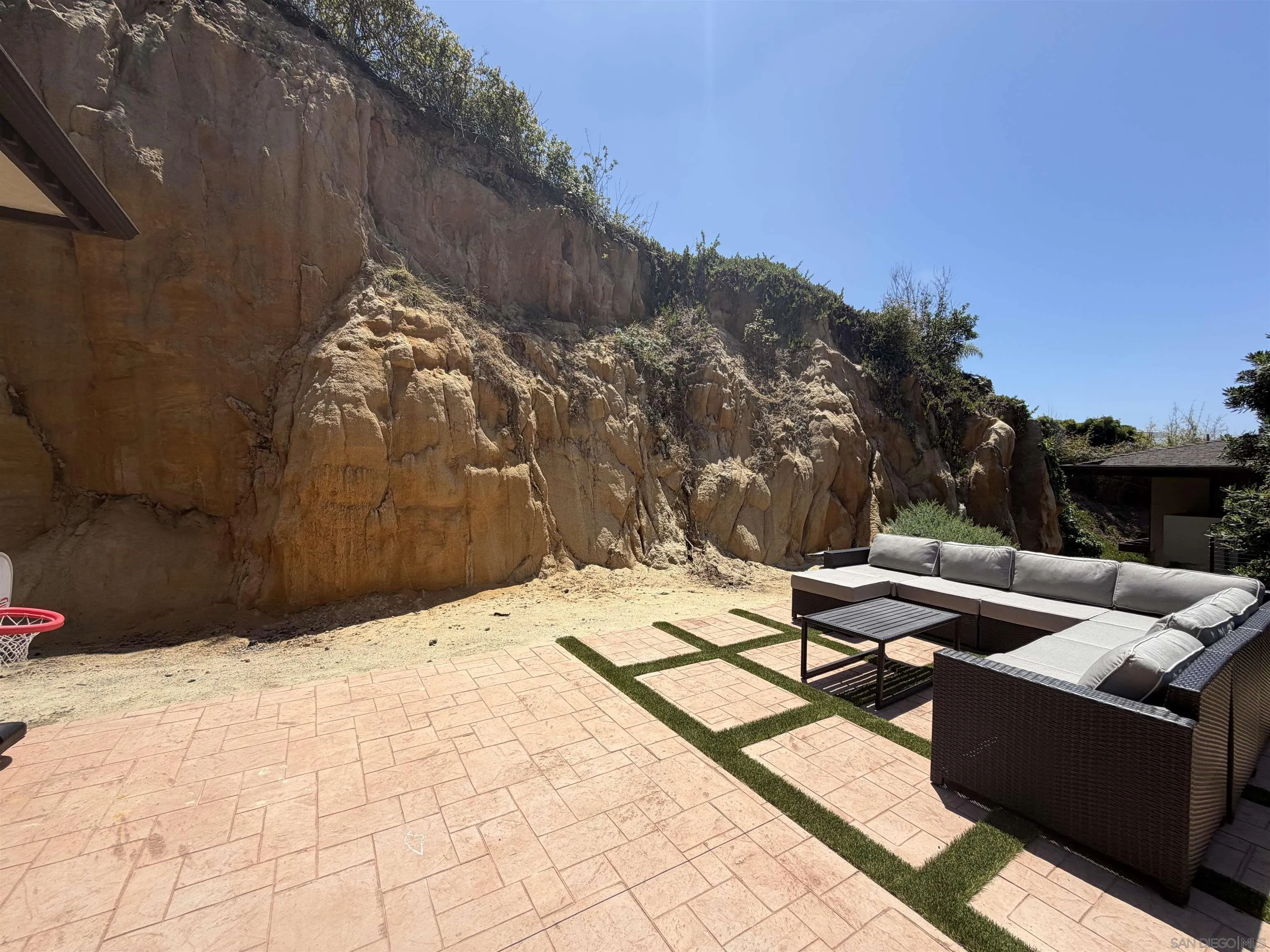 341 Hidden Pines Road Del Mar, CA 92014 - Photo 8 of 12