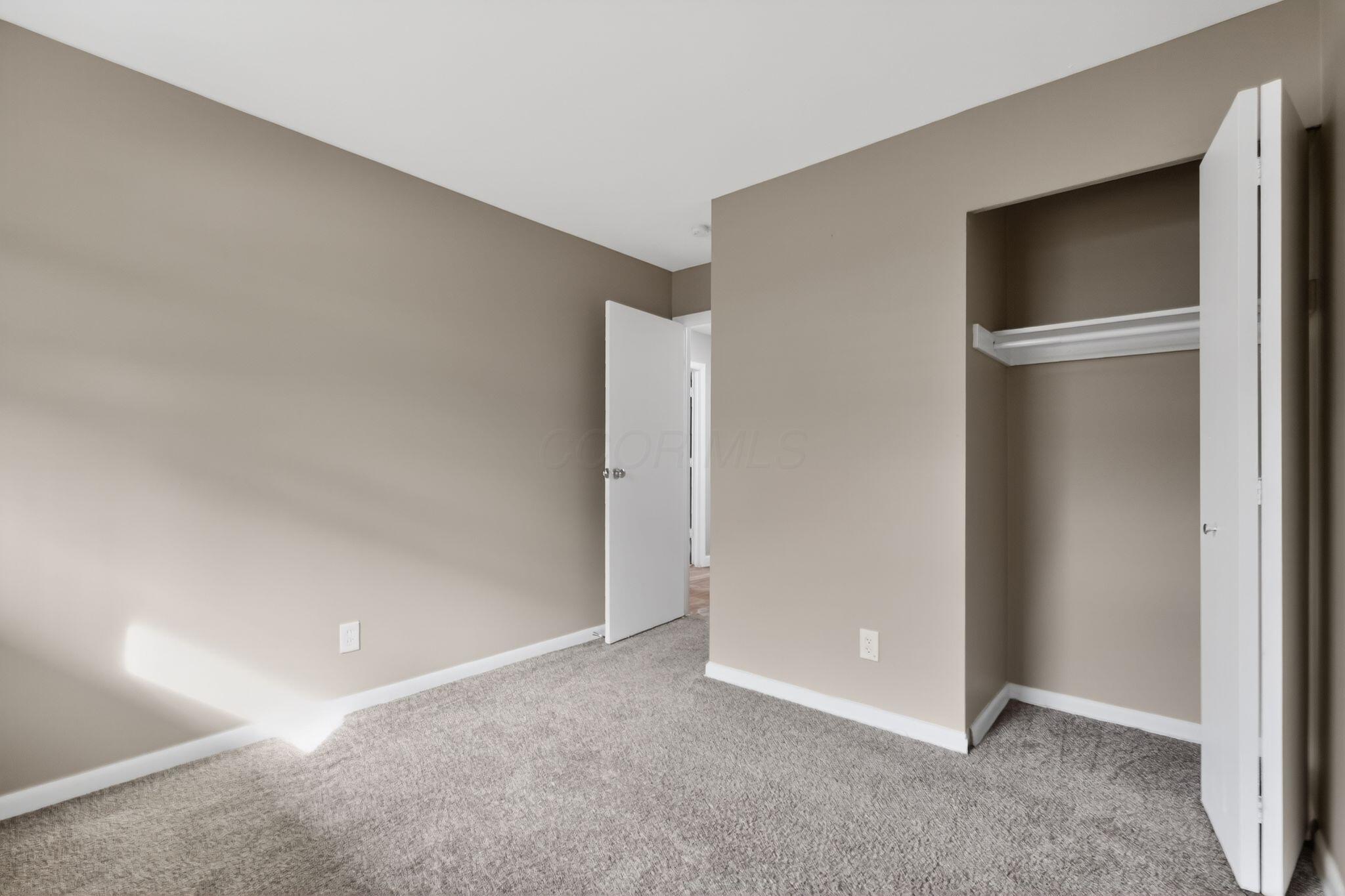 212 East Alcott Road Columbus, OH 43207 - Photo 14 of 31 19_212_E_Alcott_Rd_Columbus_OH_43207-Bed