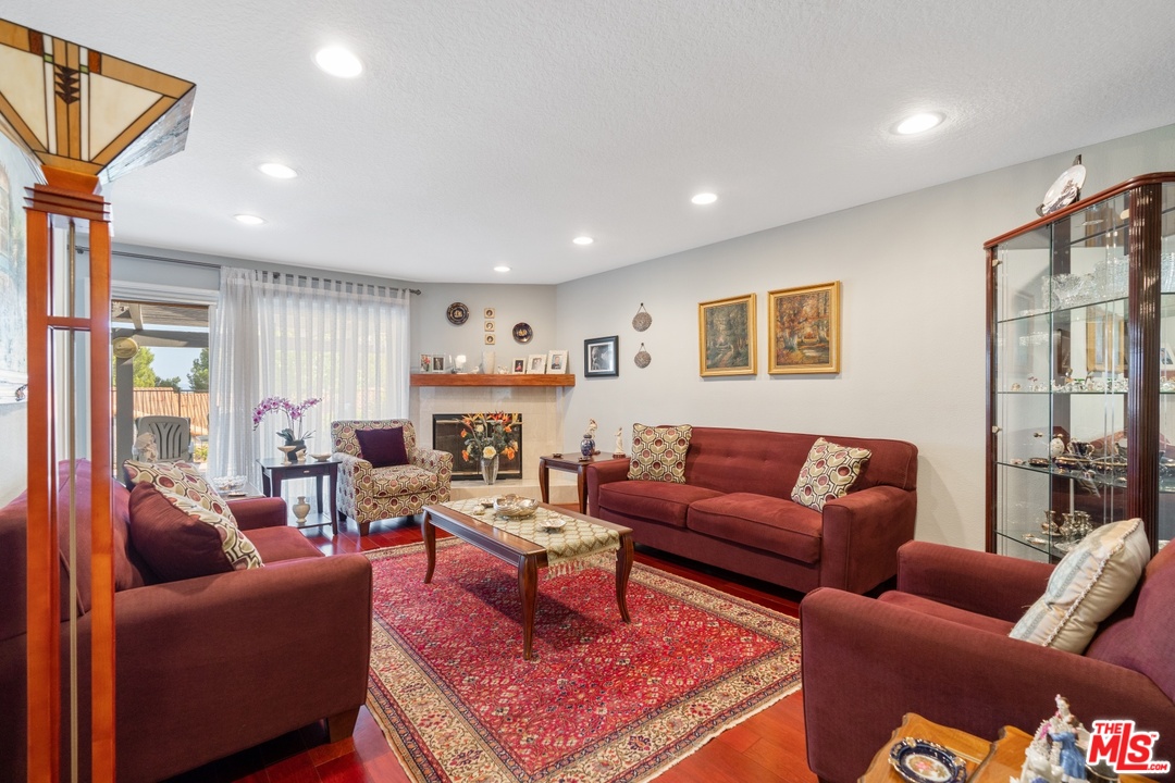 19227 Index Street, Unit 3 Porter Ranch, CA 91326 - Photo 11 of 35 Gallery Image 11