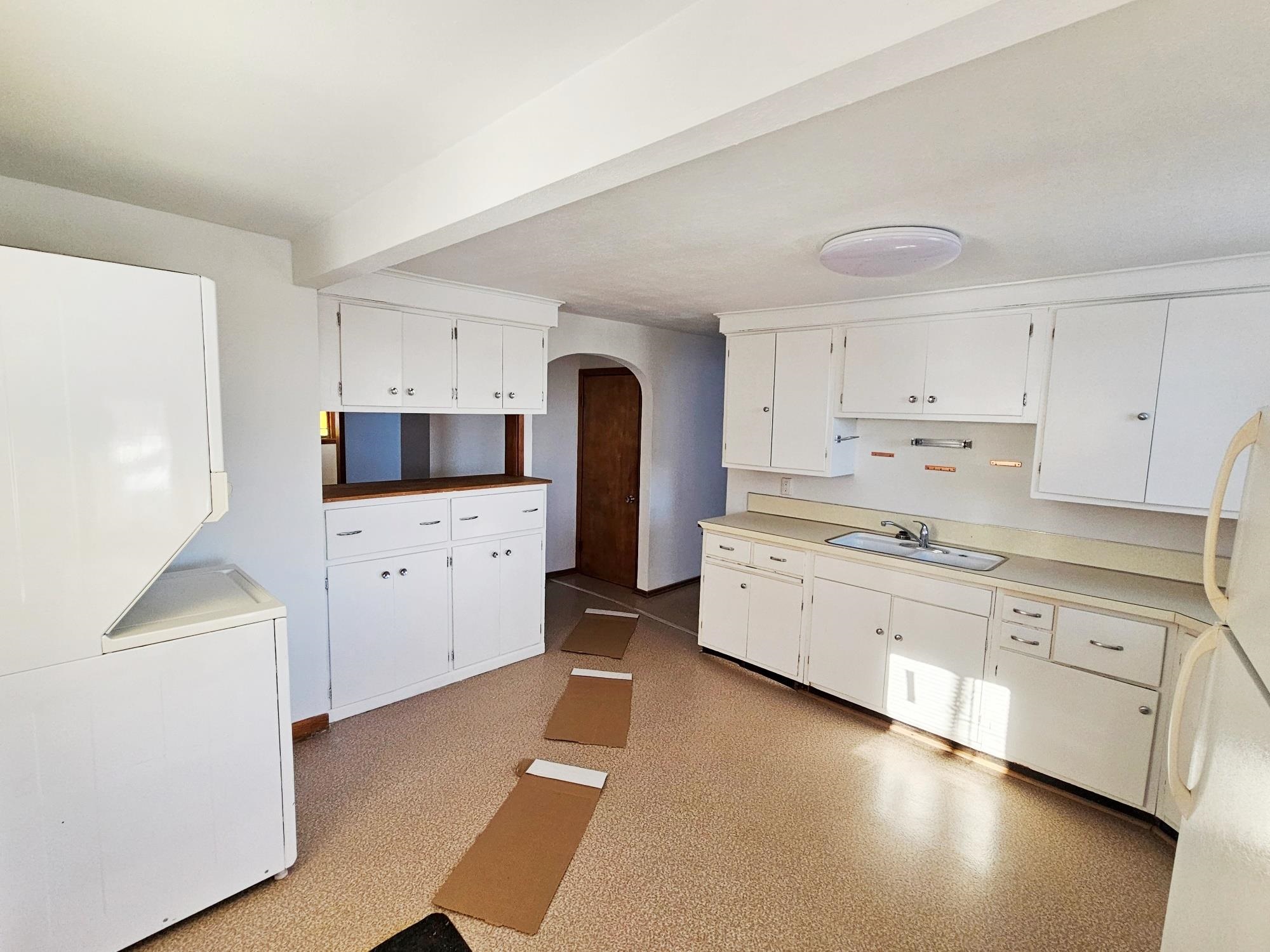 308 Academy Street Elroy, WI 53929 - Photo 7 of 20