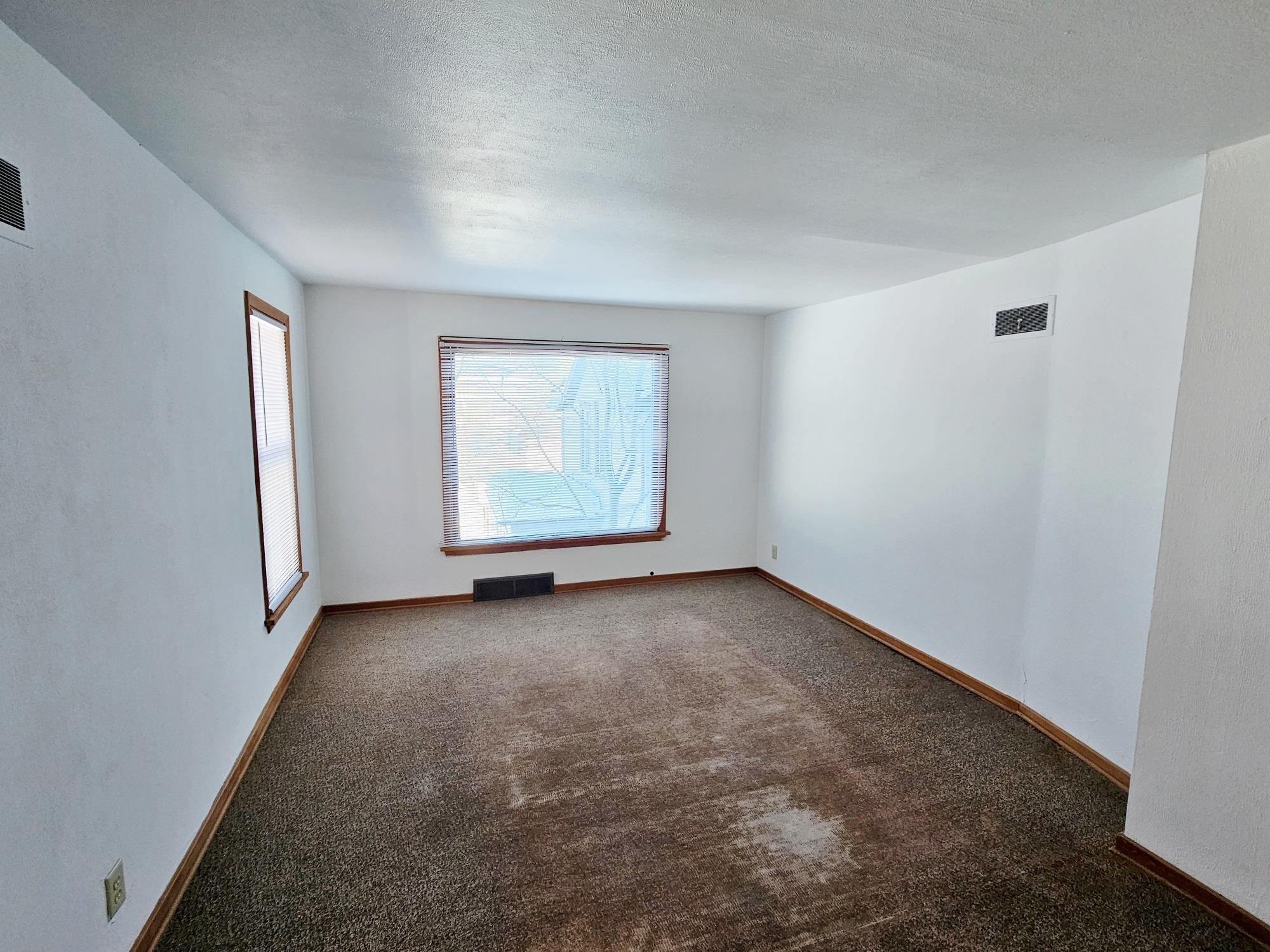 308 Academy Street Elroy, WI 53929 - Photo 10 of 20