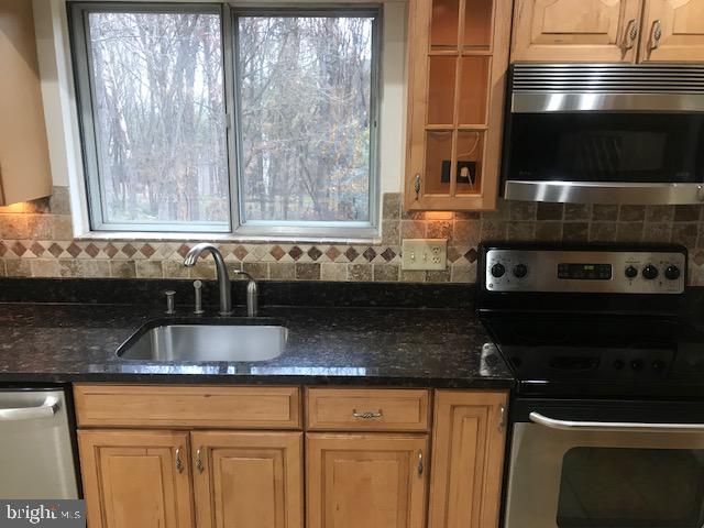 1817 Post Oak Trail Reston, VA 20191 - Photo 11 of 40