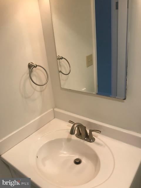1817 Post Oak Trail Reston, VA 20191 - Photo 20 of 40