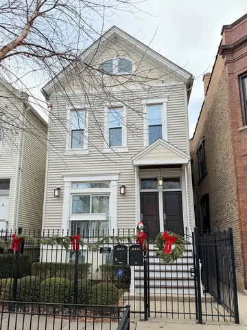 $3,200 | 3016 North Clifton Avenue, Unit 2, Chicago, IL 60657