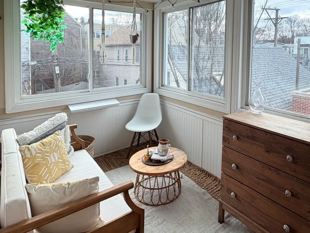 $3,200 | 3016 North Clifton Avenue, Unit 2, Chicago, IL 60657