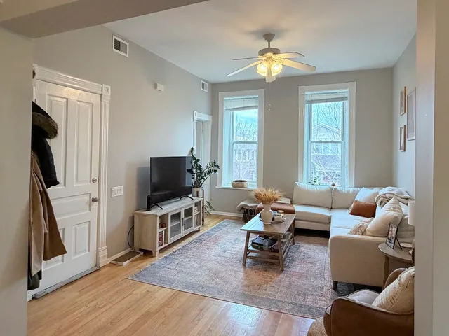 $3,200 | 3016 North Clifton Avenue, Unit 2, Chicago, IL 60657