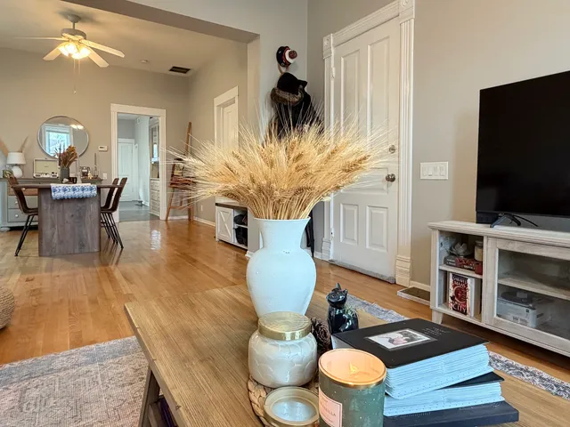 $3,200 | 3016 North Clifton Avenue, Unit 2, Chicago, IL 60657