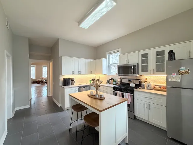 $3,200 | 3016 North Clifton Avenue, Unit 2, Chicago, IL 60657