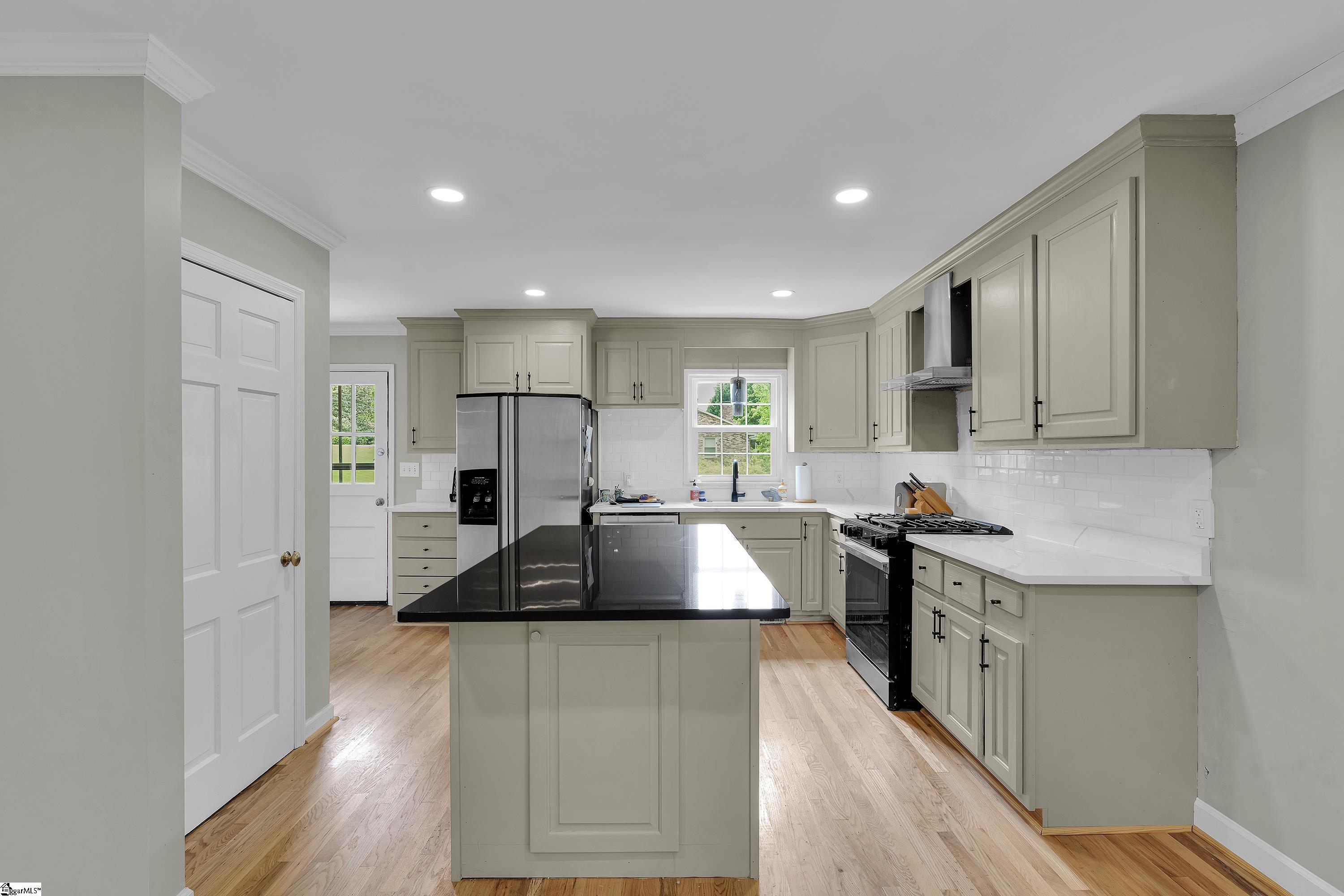 720 Parkins Mill Road Greenville, SC 29607 - Photo 9 of 34 Gallery Image 9