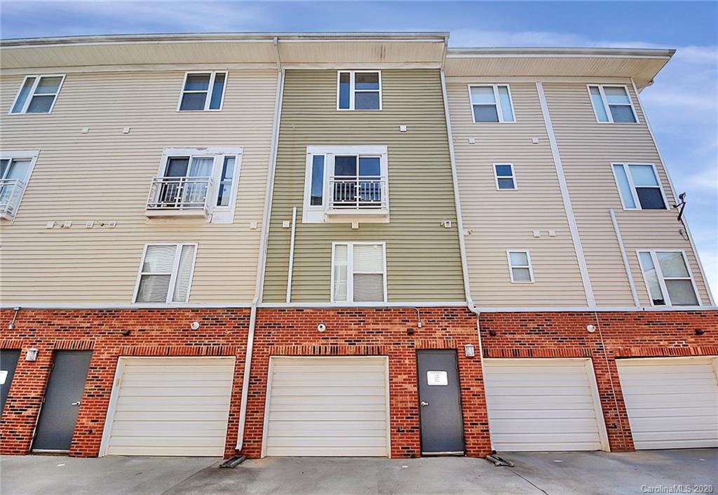 648 Raphael Place Charlotte, NC 28205 - Photo 43 of 48 a front view of a building