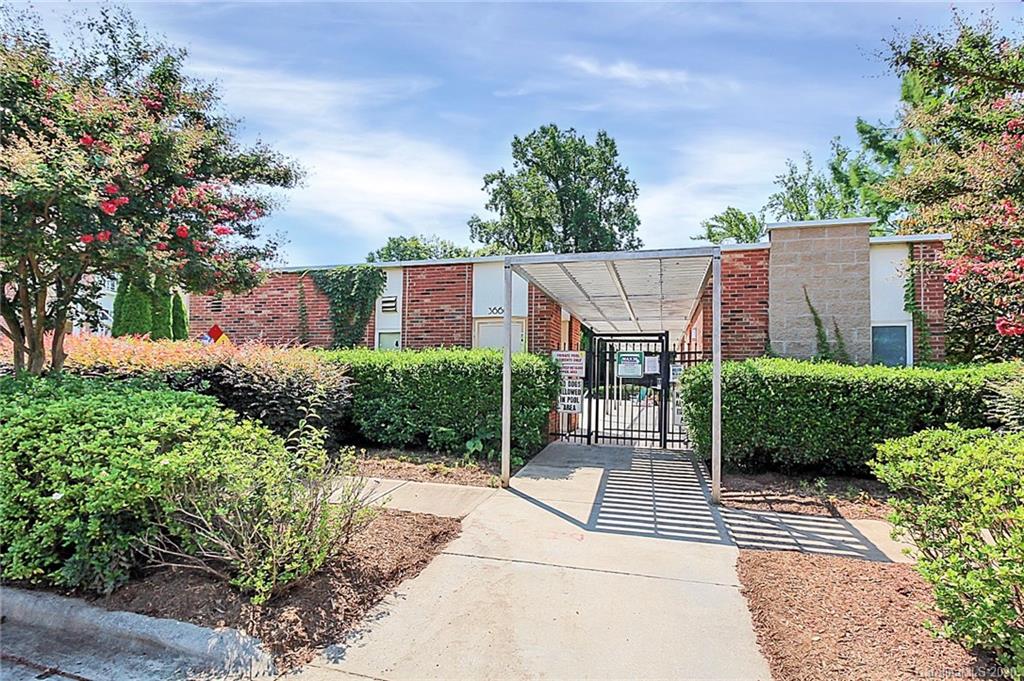 648 Raphael Place Charlotte, NC 28205 - Photo 48 of 48 aerial view of a house with a garden