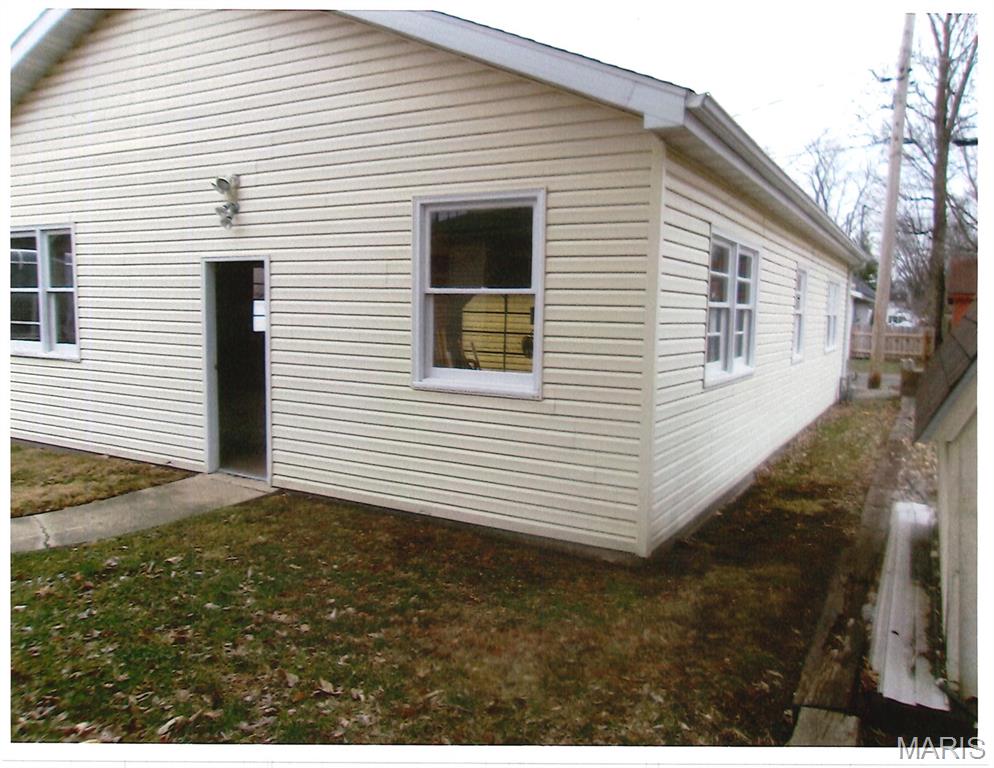 613 Washington Street Highland, IL 62249 - Photo 12 of 41