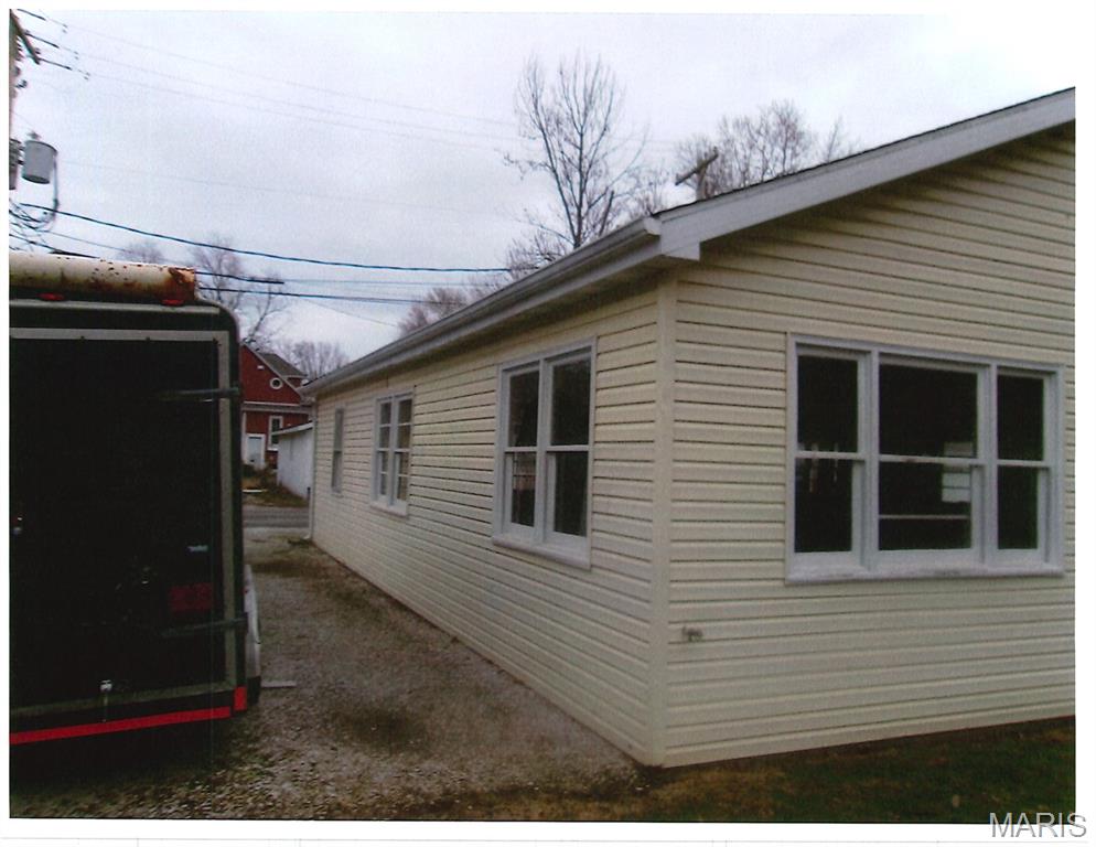 613 Washington Street Highland, IL 62249 - Photo 13 of 41