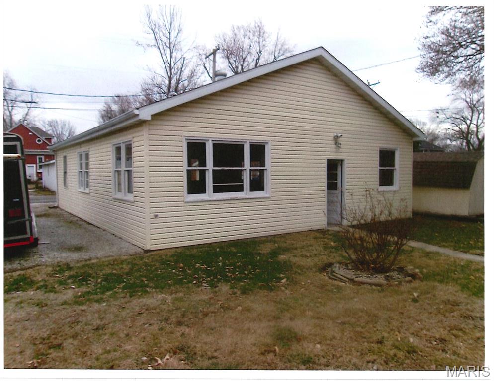 613 Washington Street Highland, IL 62249 - Photo 14 of 41