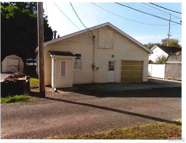 $133,333 | 613 Washington Street, Highland, IL 62249