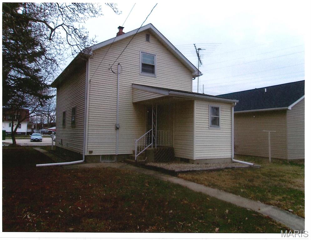 613 Washington Street Highland, IL 62249 - Photo 9 of 41