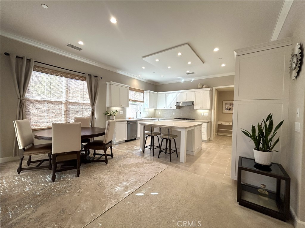 86 Meander Irvine, CA 92620 - Photo 7 of 33
