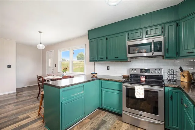 $325,000 | 32378 215 Street, Easton, KS 66020