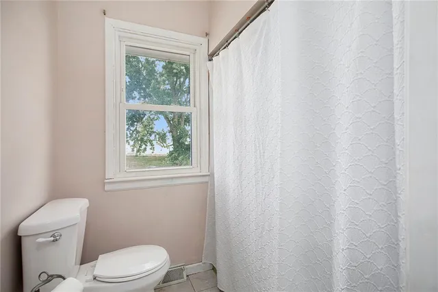 $325,000 | 32378 215 Street, Easton, KS 66020