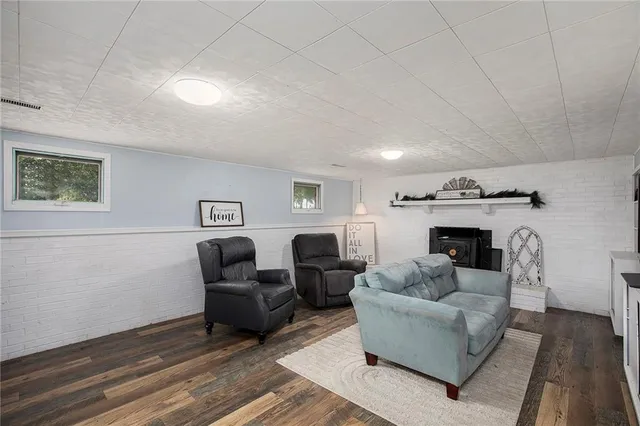 $325,000 | 32378 215 Street, Easton, KS 66020