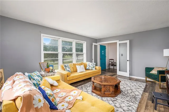 $325,000 | 32378 215 Street, Easton, KS 66020