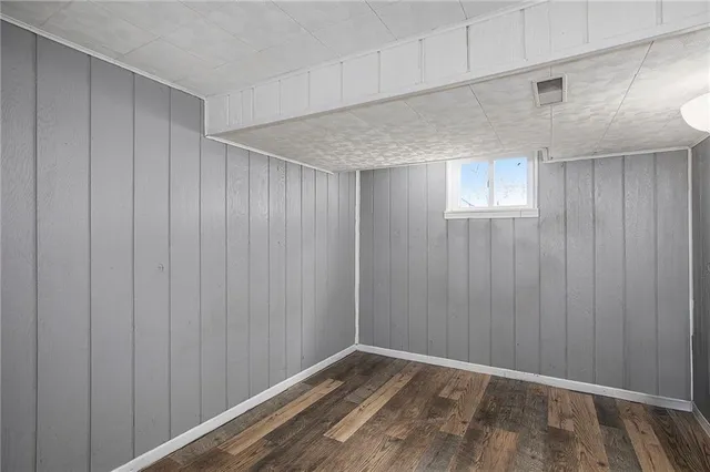 $325,000 | 32378 215 Street, Easton, KS 66020