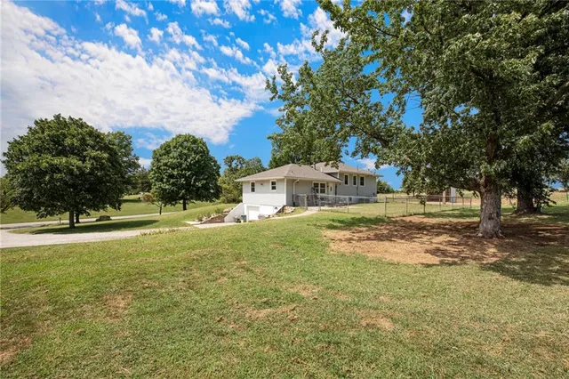 $325,000 | 32378 215 Street, Easton, KS 66020