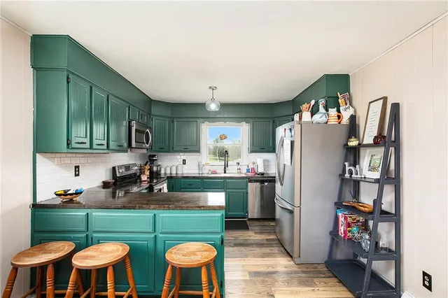 $325,000 | 32378 215 Street, Easton, KS 66020