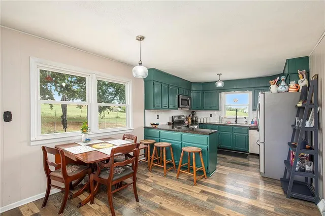 $325,000 | 32378 215 Street, Easton, KS 66020