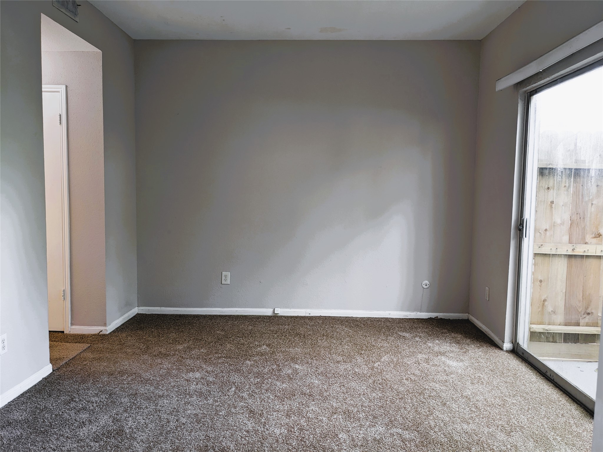 2100 Tanglewilde Street, Unit 421 Houston, TX 77063 - Photo 13 of 21 a view of room and window