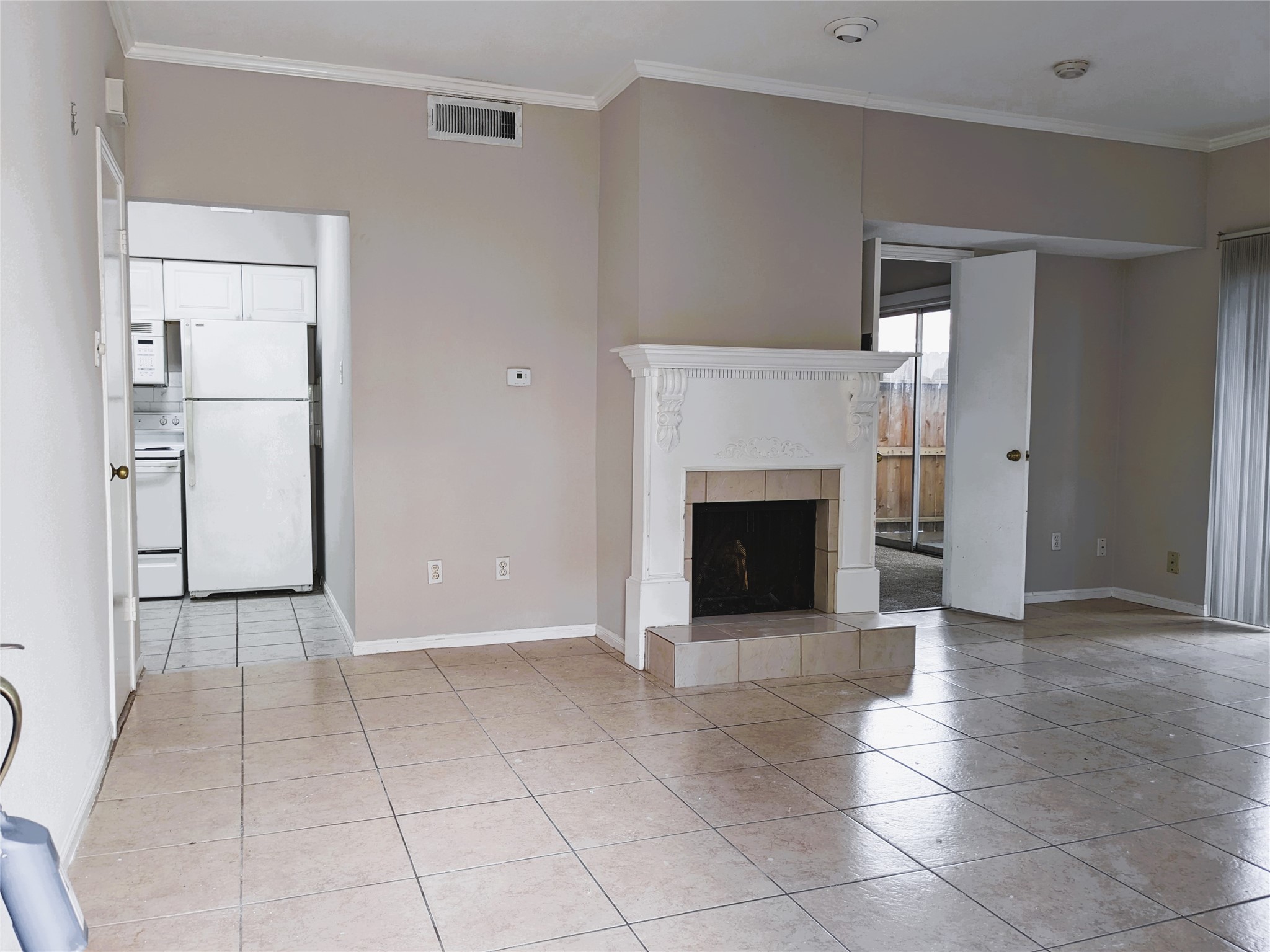 2100 Tanglewilde Street, Unit 421 Houston, TX 77063 - Photo 5 of 21 a view of a livingroom with a fireplace