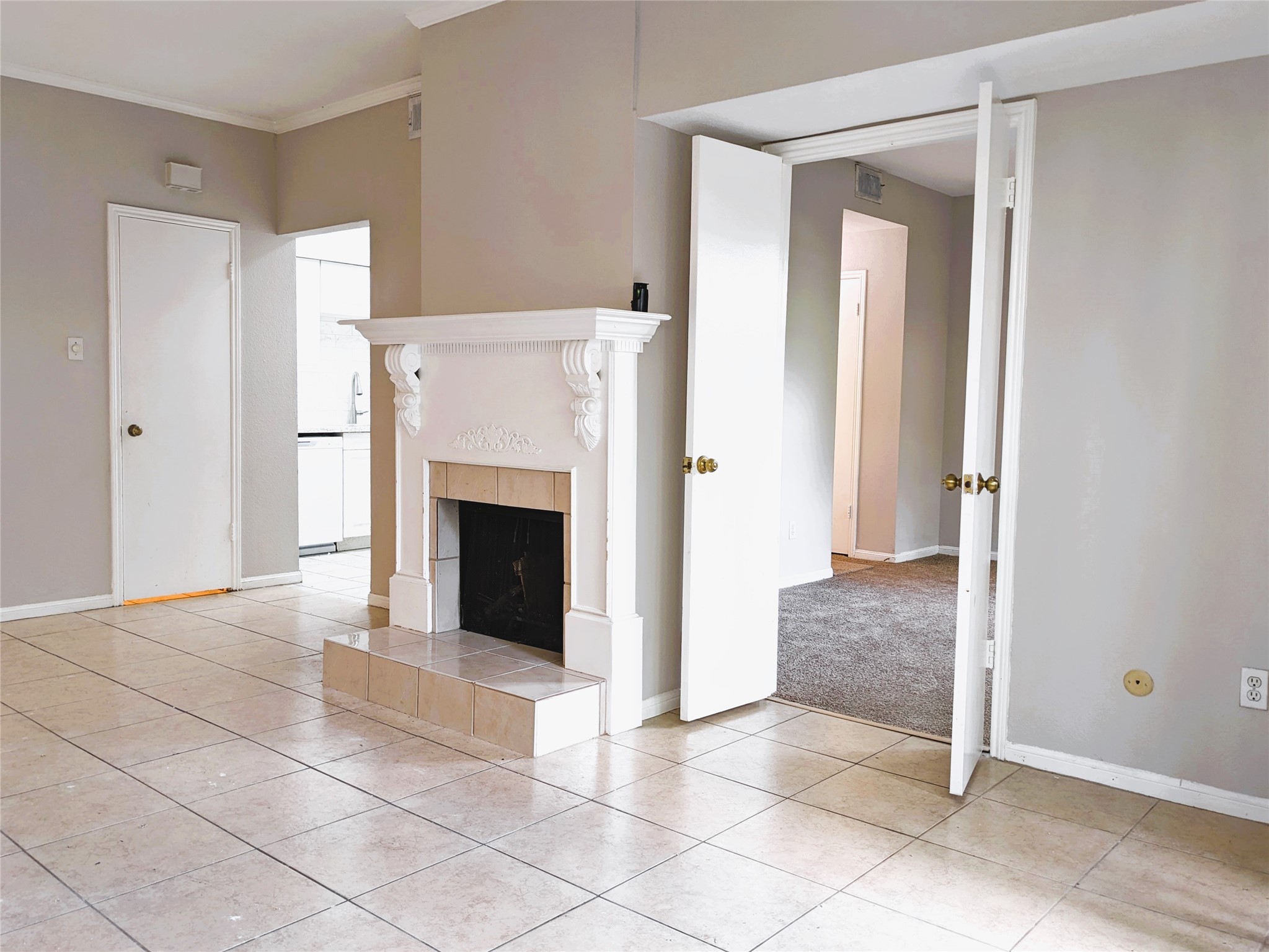 2100 Tanglewilde Street, Unit 421 Houston, TX 77063 - Photo 8 of 21 a view of a livingroom with an empty space and a fireplace