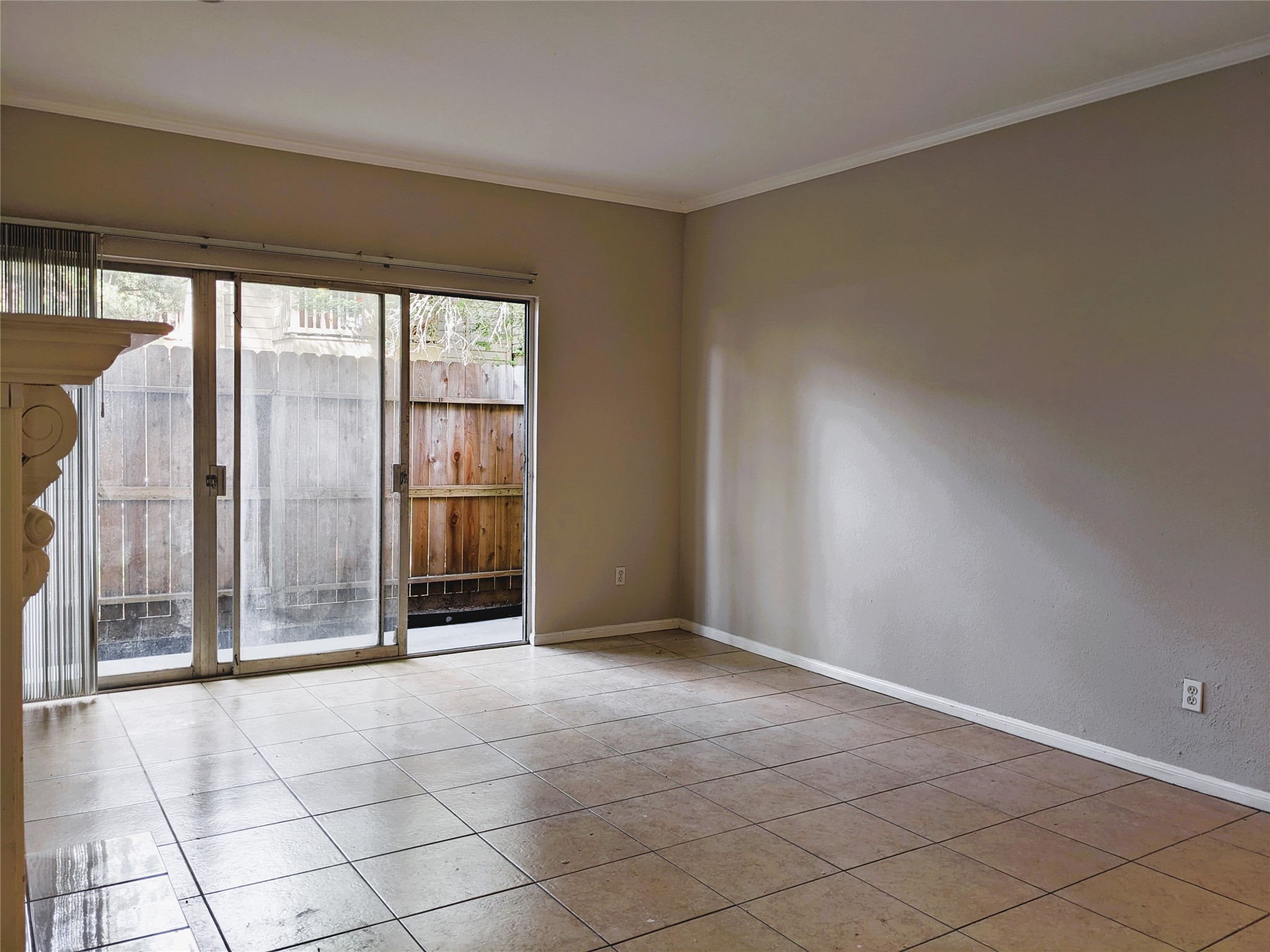 2100 Tanglewilde Street, Unit 421 Houston, TX 77063 - Photo 9 of 21 a view of an empty room with window