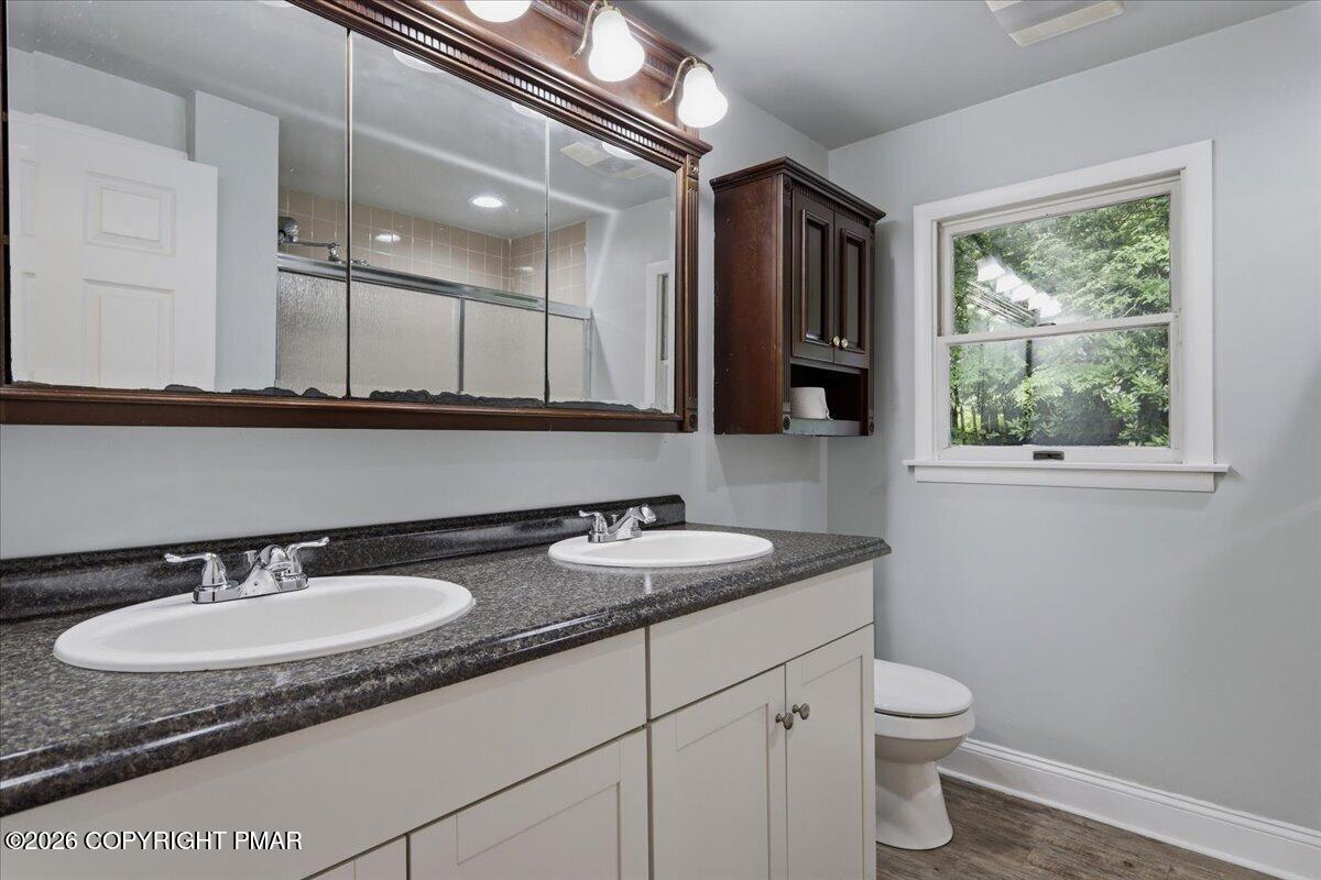 706 Foxtown Hill Road Stroudsburg, PA 18360 - Photo 20 of 34 Bathroom