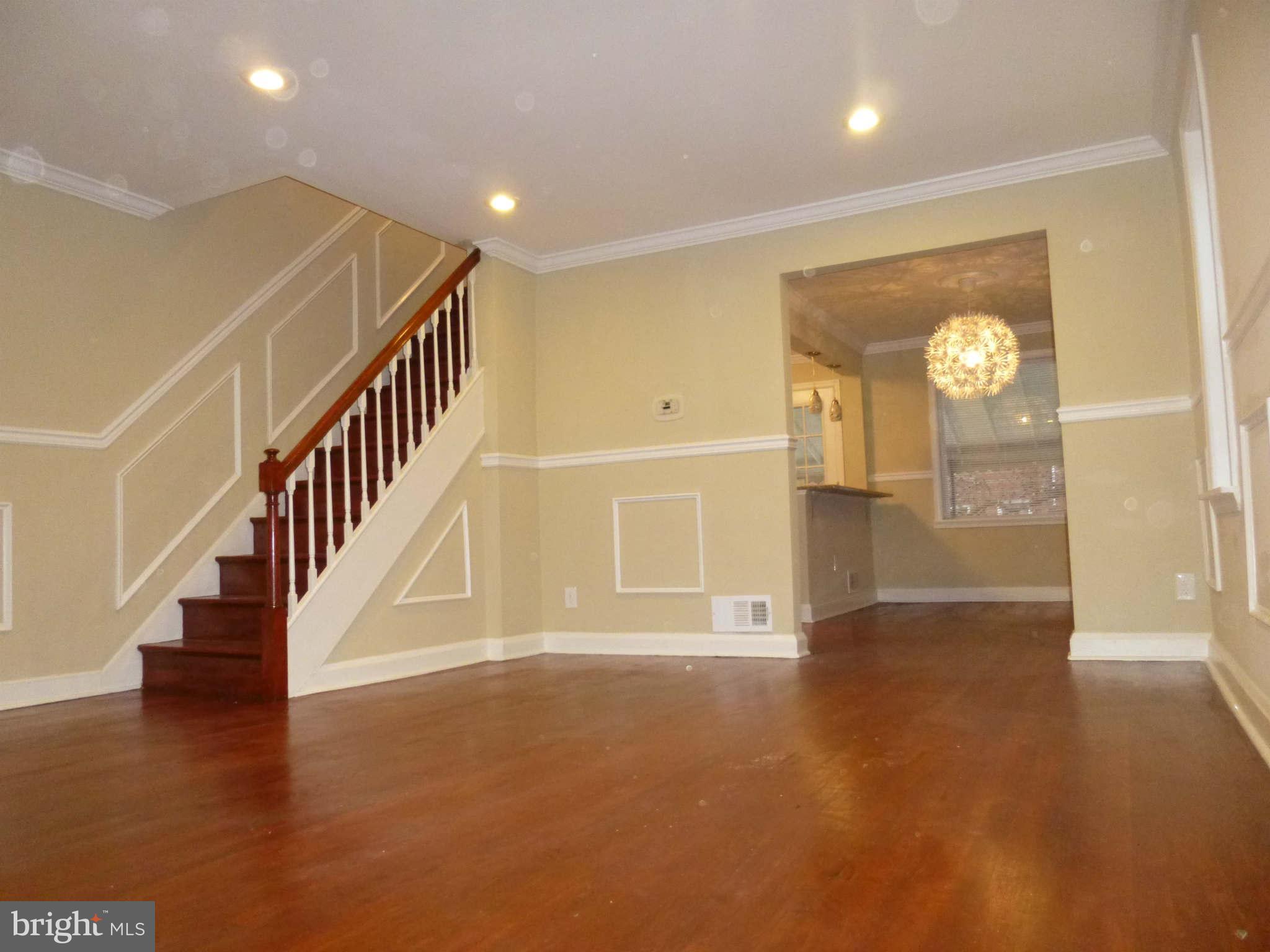 929 Middlesex Road Essex, MD 21221 - Photo 5 of 19 Living Room
