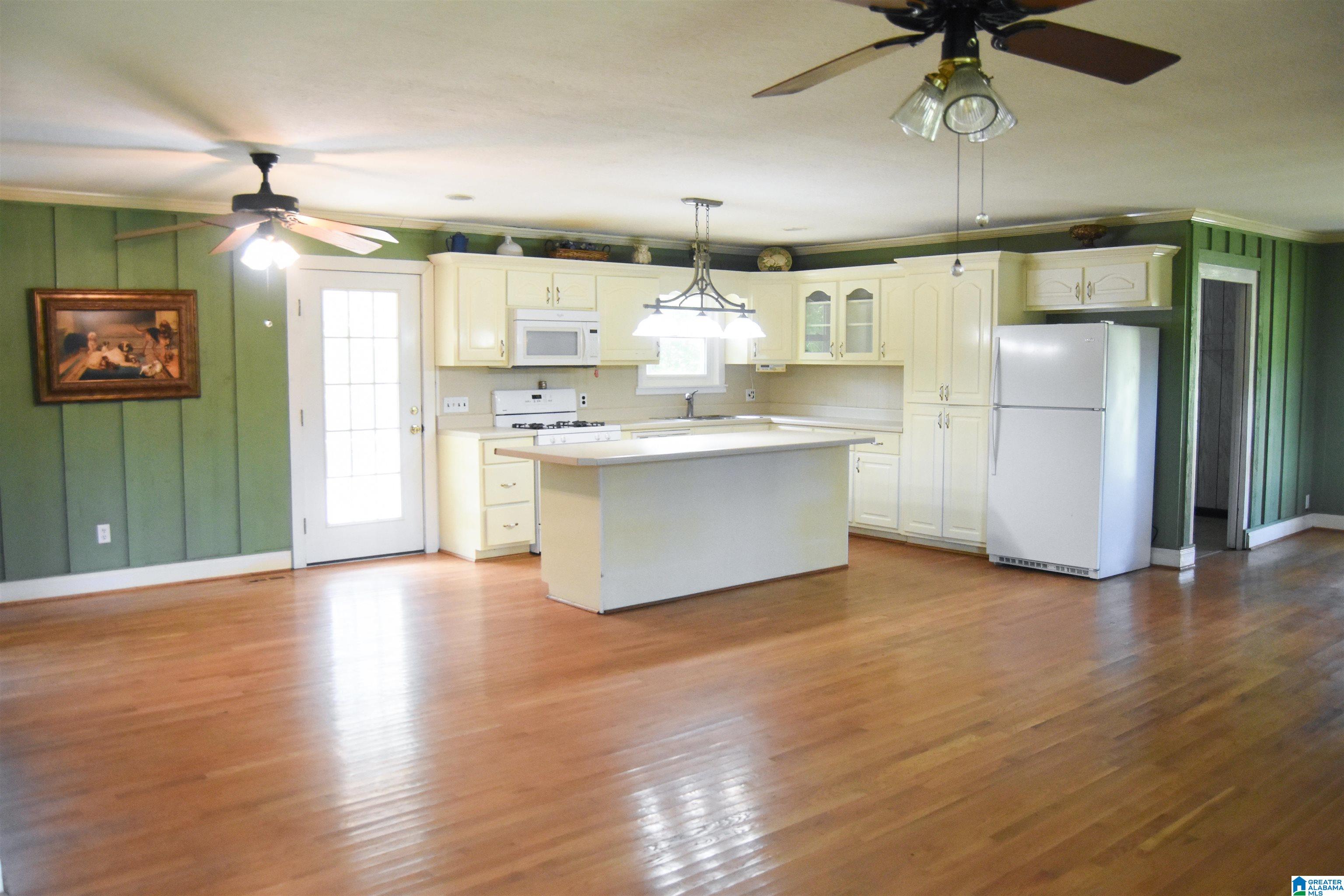 121 Barker Street Anniston, AL 36201 - Photo 8 of 44