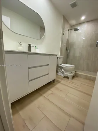 $2,300 | 1200 Tallwood Avenue, Unit 302, Hollywood, FL 33021