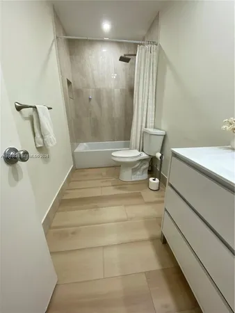 $2,300 | 1200 Tallwood Avenue, Unit 302, Hollywood, FL 33021