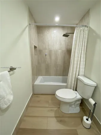 $2,300 | 1200 Tallwood Avenue, Unit 302, Hollywood, FL 33021