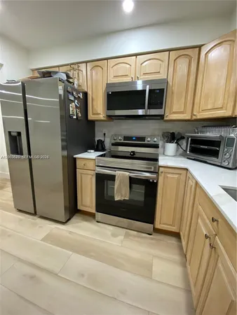 $2,300 | 1200 Tallwood Avenue, Unit 302, Hollywood, FL 33021
