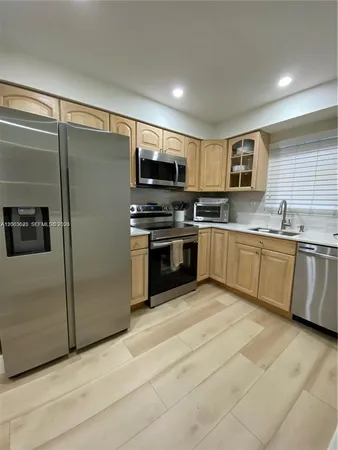 $2,300 | 1200 Tallwood Avenue, Unit 302, Hollywood, FL 33021