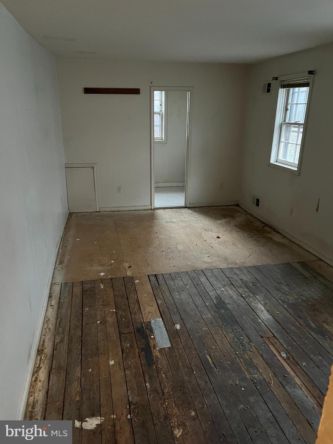 422 11th Street Southeast Washington, DC 20003 - Photo 17 of 24 an empty room with wooden floor