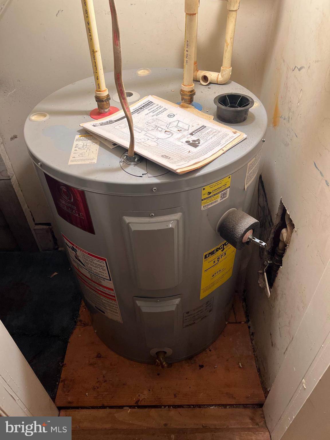 422 11th Street Southeast Washington, DC 20003 - Photo 6 of 24 a bathroom with a sink and a mirror