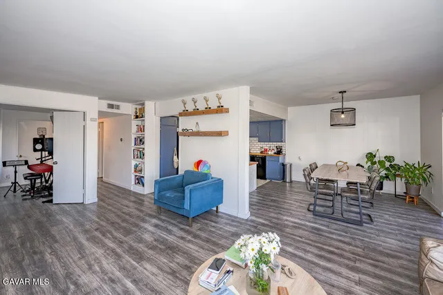 $710,000 | 22725 Garzota Drive, Santa Clarita, CA 91354